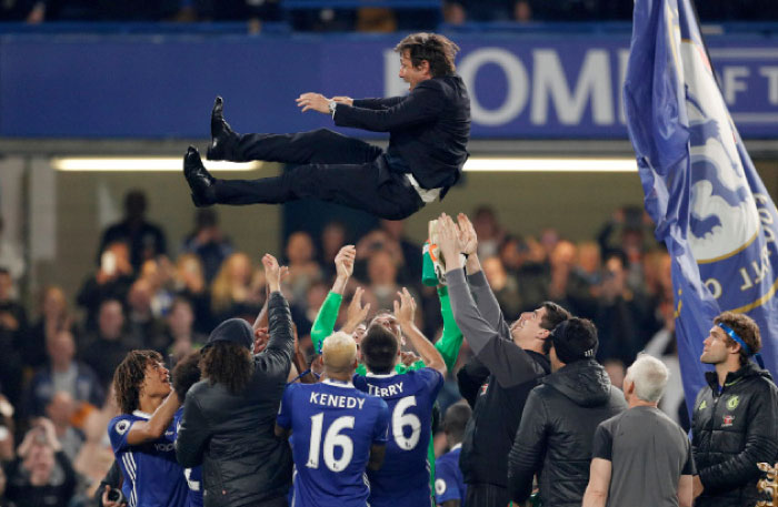 Chelsea players celebrate with manager Antonio Conte after the English Premier League match against Watford at Stamford Bridge on Monday. — Reuters