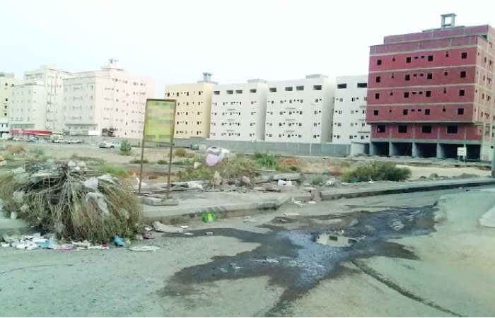 Sewage water is one of the major problems facing Jeddah’s Tayseer district. It has caused the spread of nasty smell and infectious diseases. — Okaz photo