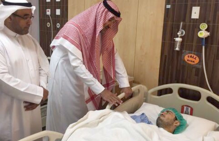 Madinah Emir Prince Faisal Bin Salman visits Dr. Rayyan Ahmad Arif at King Fahd Hospital on Friday.  – SPA.