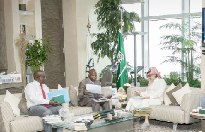 Prince Alwaleed receives Burundi official