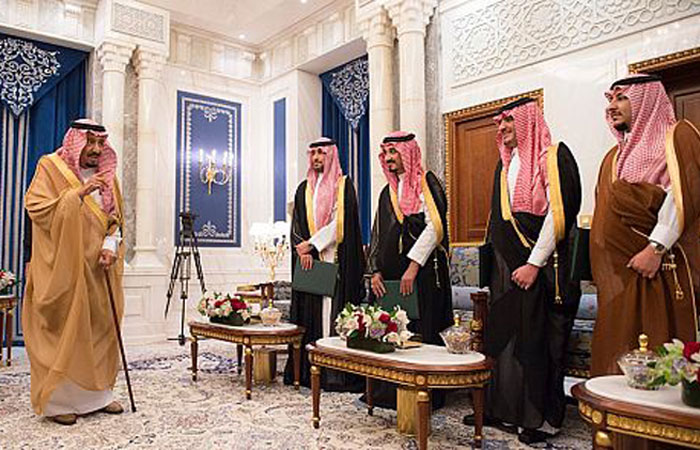 Newly-appointed princes take oath before Custodian of the Two Holy Mosques King Salman in Al-Safa Palace in Makkah, Wednesday night. — SPA