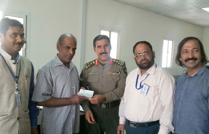 Mohammed Mustafa Rasheed receives his exit paper from Brig. Mohammed Othman Al-Quraishi in Riyadh. Prominent Indian social worker Shihab Kottukad is seen at right.