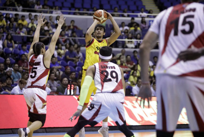 Star's Aldrech Ramos fires a three-pointer off San Miguel Beer's Arwind Santos and Alex Cabagnot (L) in Game 1 of their PBA Commissioner's Cup semifinal series at the Smart-Araneta Coliseum Saturday night.