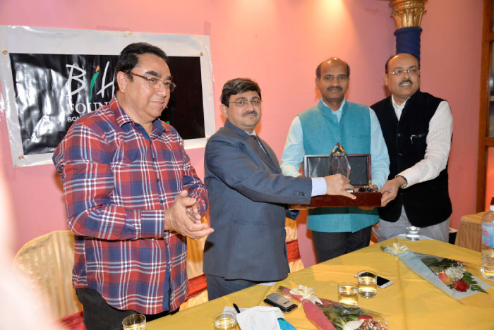 AMUOBA, Bihar Foundation honor IISR chairman