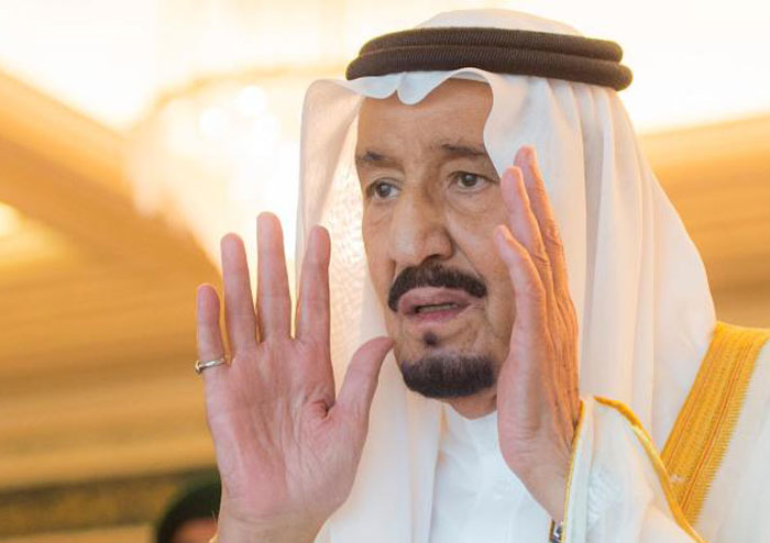 King performs Eid Al-Fitr prayer at Grand Mosque